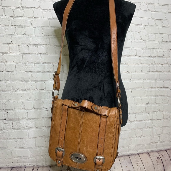 Fossil Handbags - { Fossil } Leather Crossbody Purse